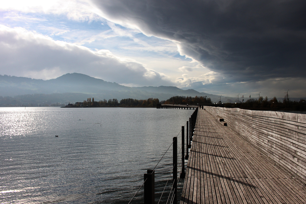 Sunlight_and_storm_clouds